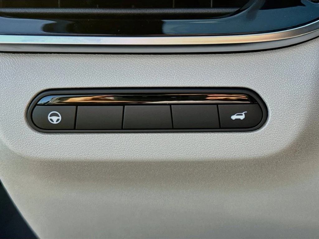 New 2027 MOONBOW BLUE INFINITI Luxe AWD image 10