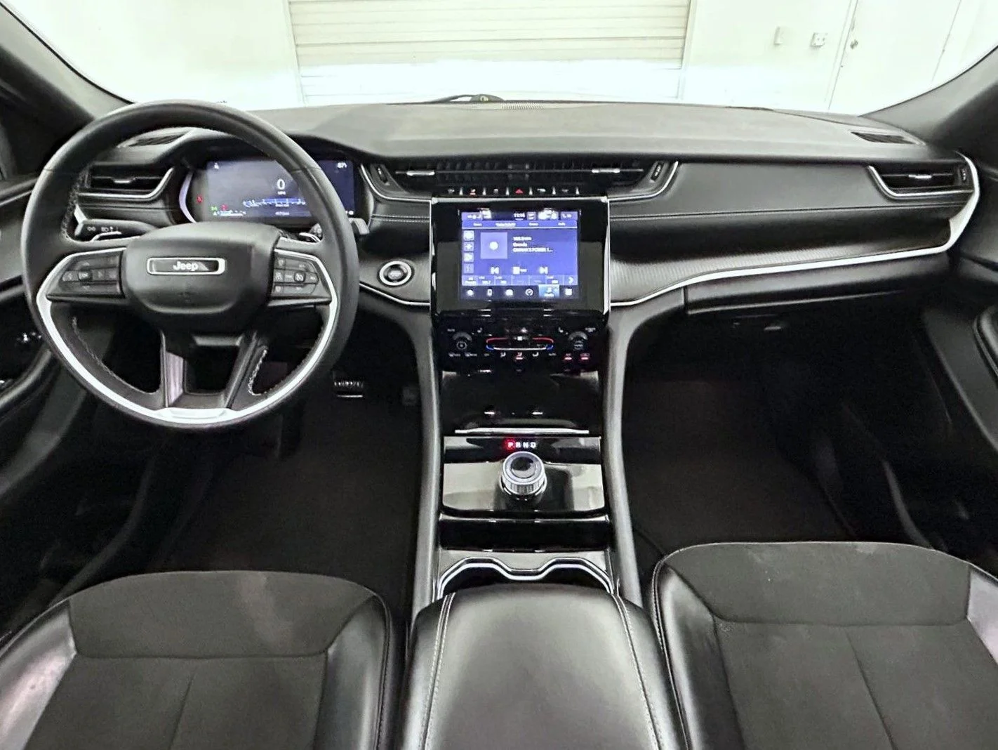 Used 2023 White Jeep Altitude image 13