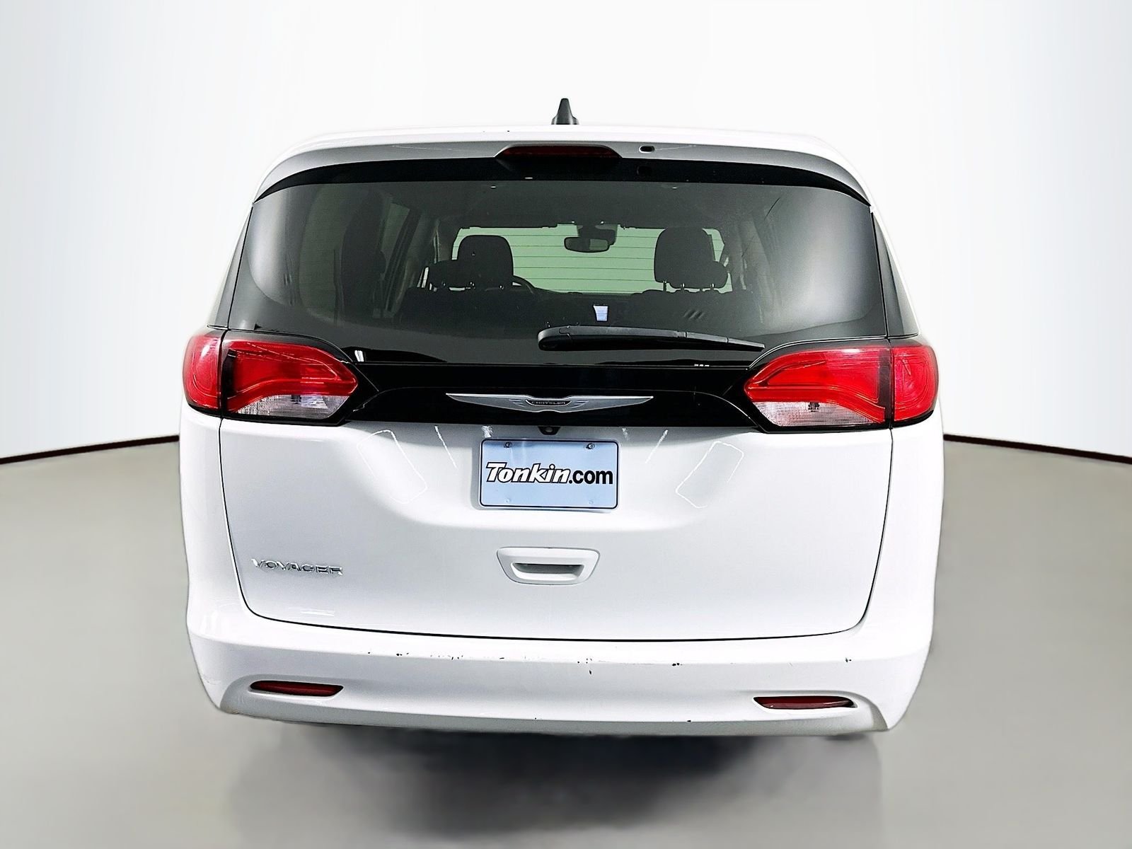 Used 2023 Bright White Clearcoat Chrysler LX image 7