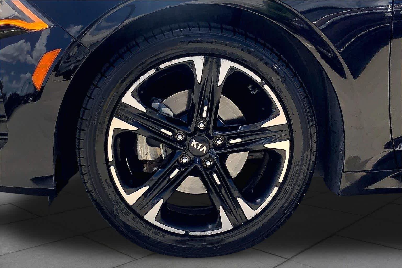 Used 2021 Ebony Black Kia GT-Line image 11