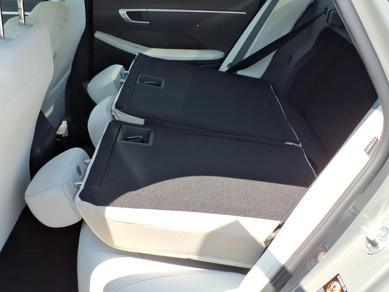Used 2022 Hampton Gray Hyundai SEL image 26