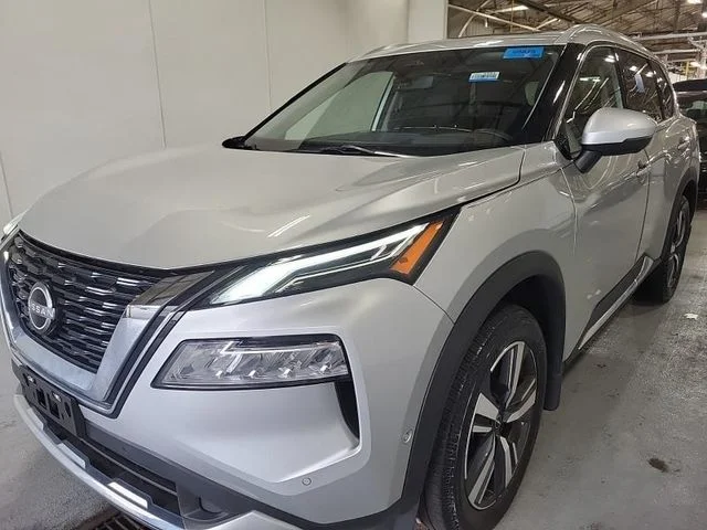 Used 2023 Brilliant Silver Metallic Nissan Platinum image 2