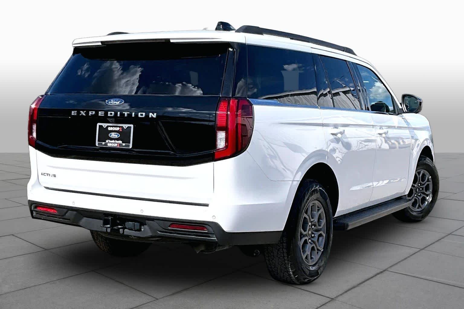 Used 2025 Oxford White Ford Active image 12