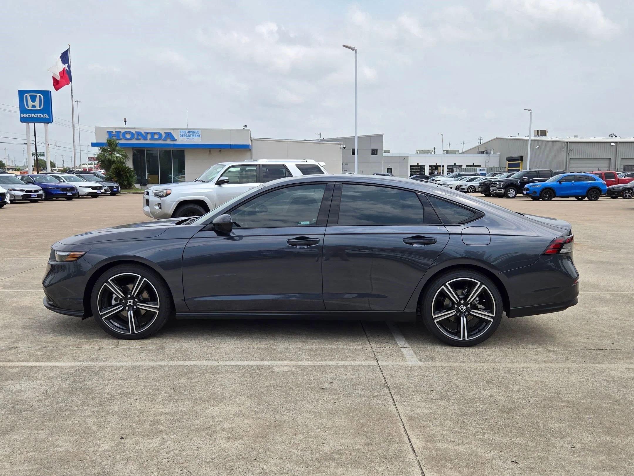 New 2026 Meteorite Gray Metallic Honda SE image 7
