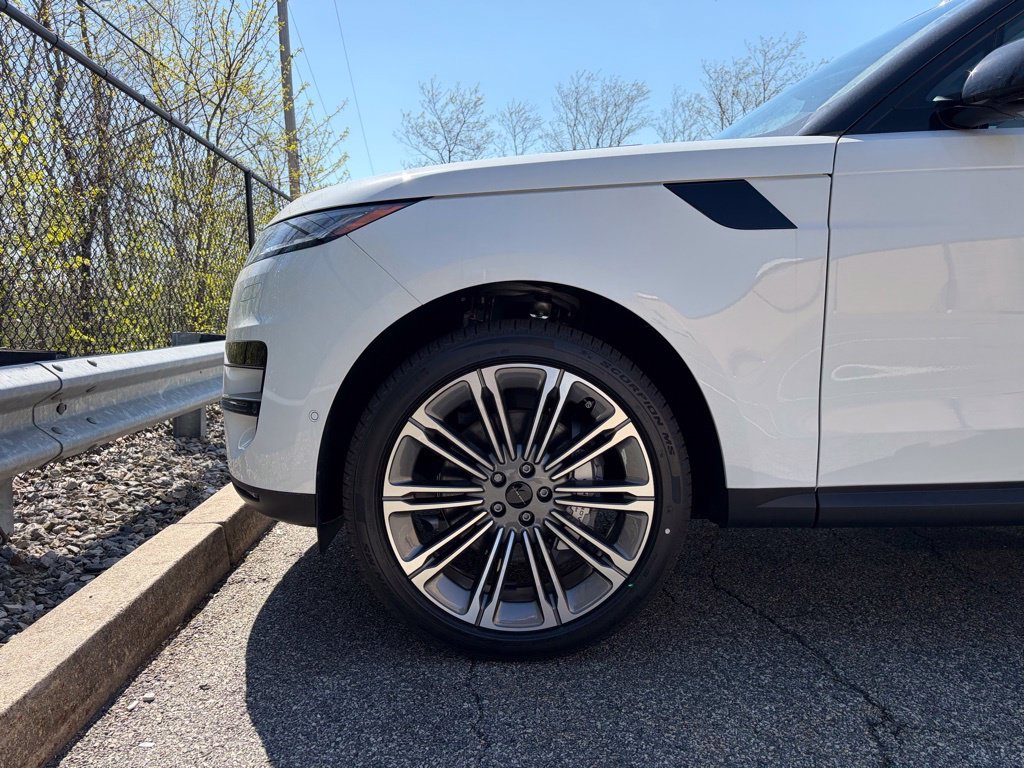 New 2026 White Land Rover SE image 9