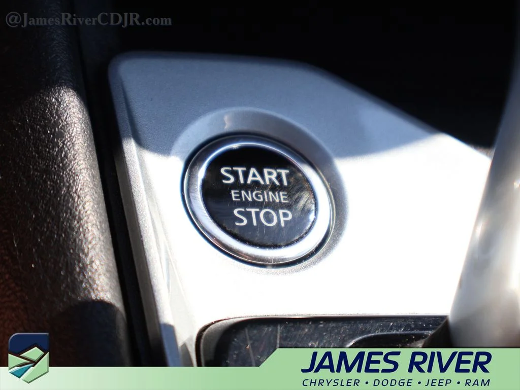 Used 2025 Red Nissan 2.5 SV image 31