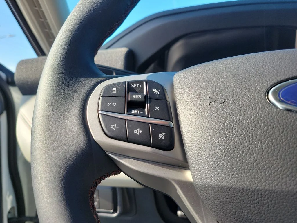 New 2026 Star White Metallic Tri-Coat Ford Active image 17