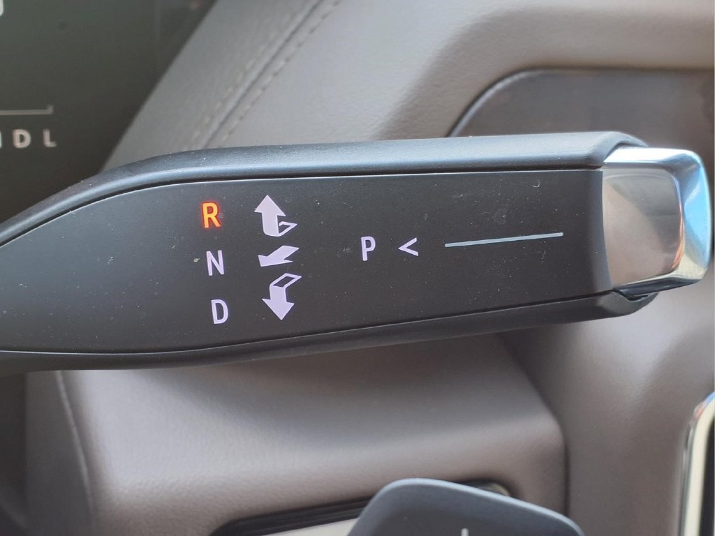 Used 2025 White GMC Denali image 18