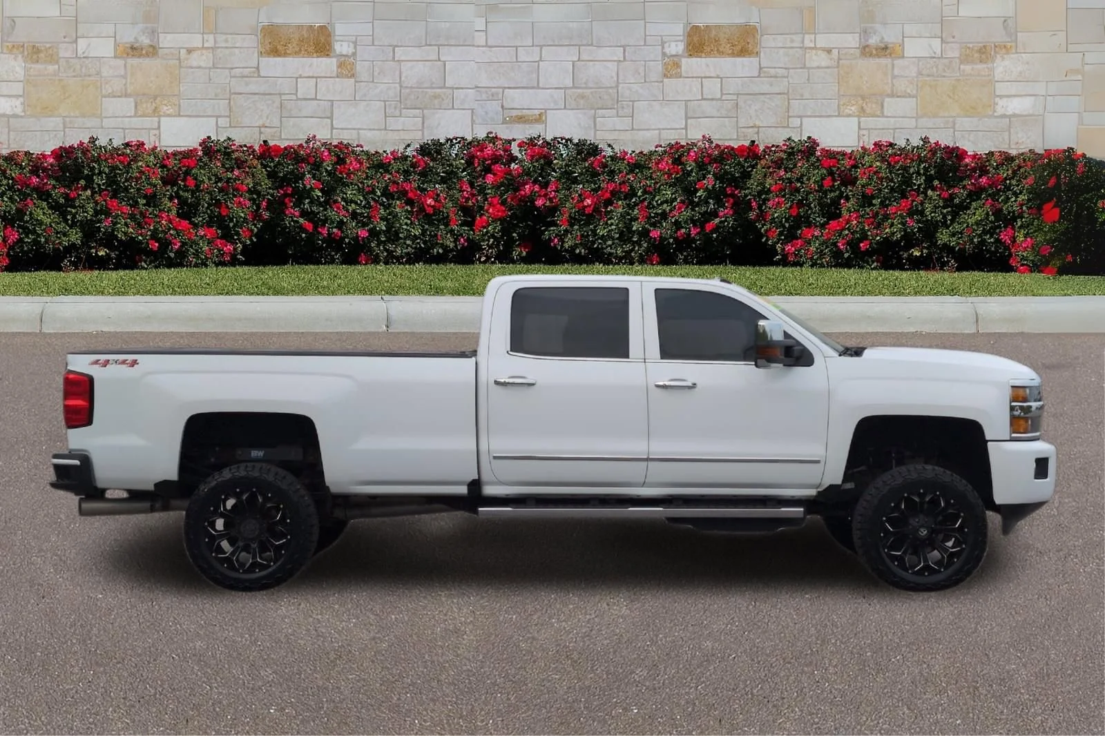 Used 2019 SUMMIT WHITE Chevrolet High Country image 2