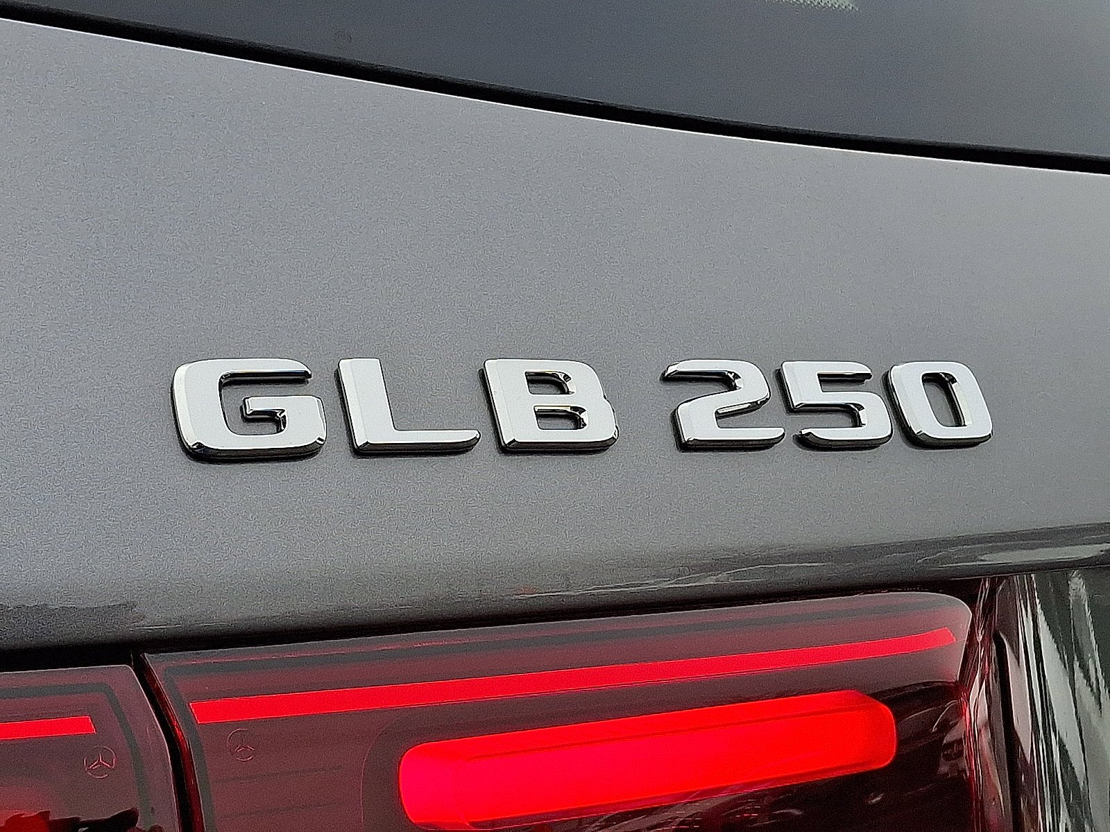 Used 2026 Mountain Grey Metallic Mercedes-Benz GLB 250 image 15