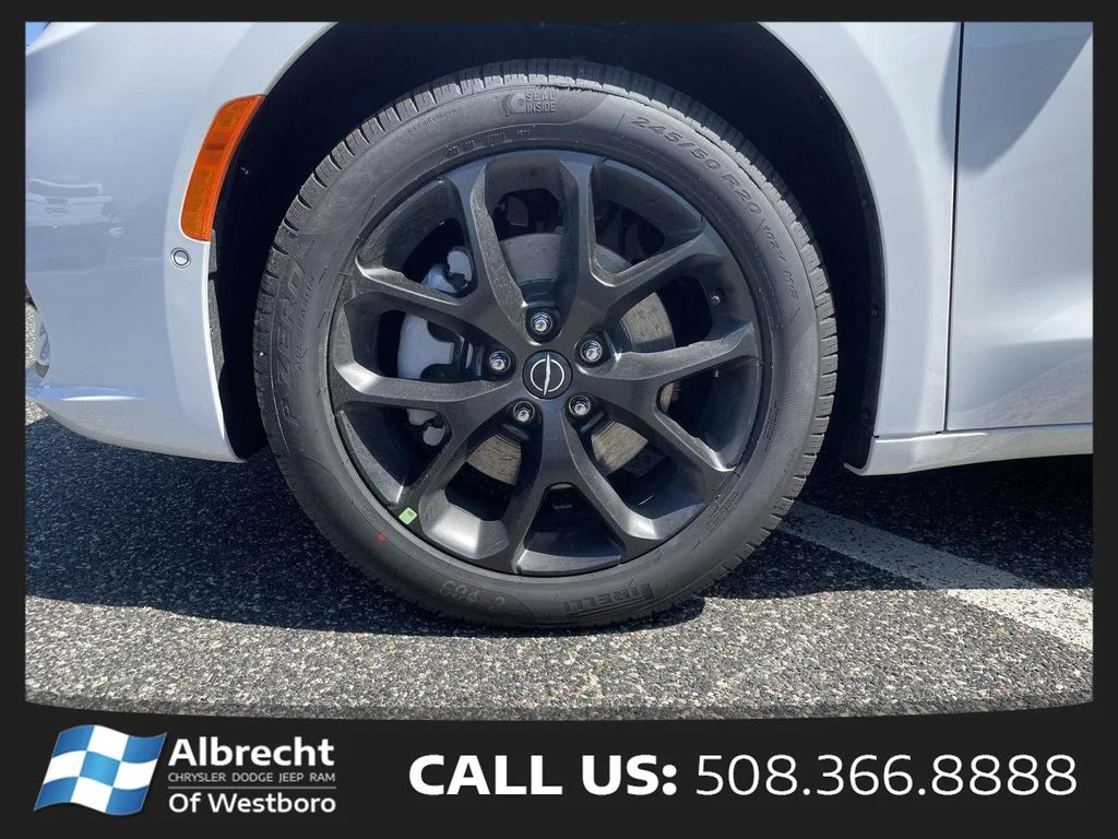 New 2026 Bright White Clear-Coat Exterior Paint Chrysler Select image 25