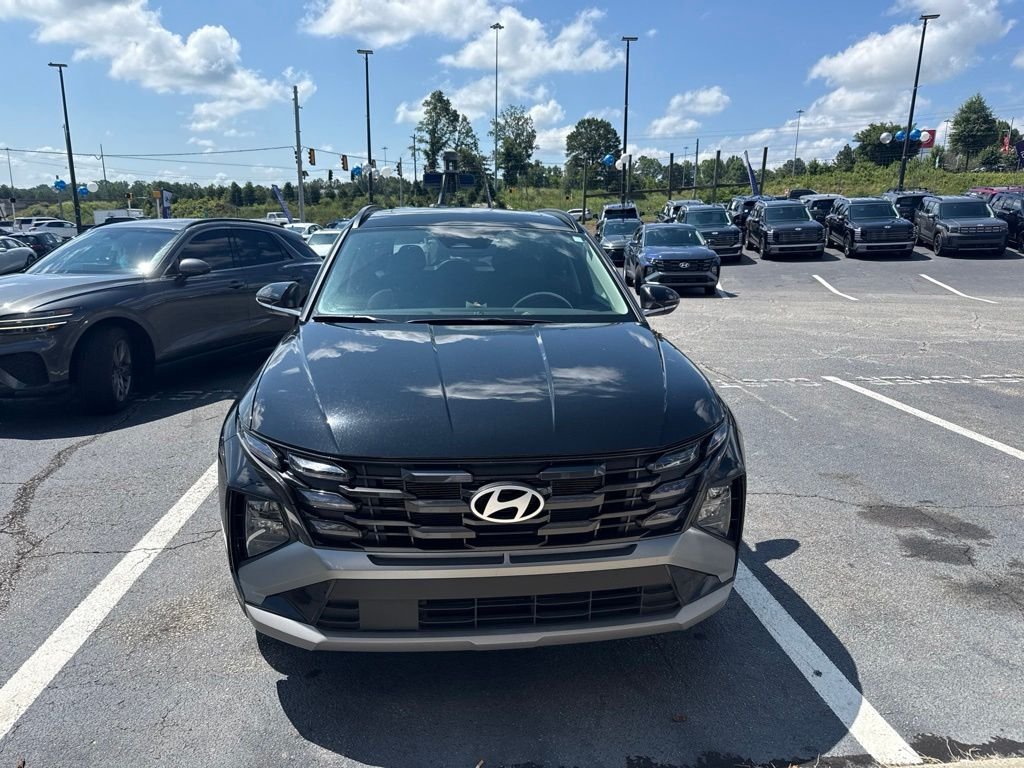 Used 2025 Black Hyundai SEL Convenience image 2