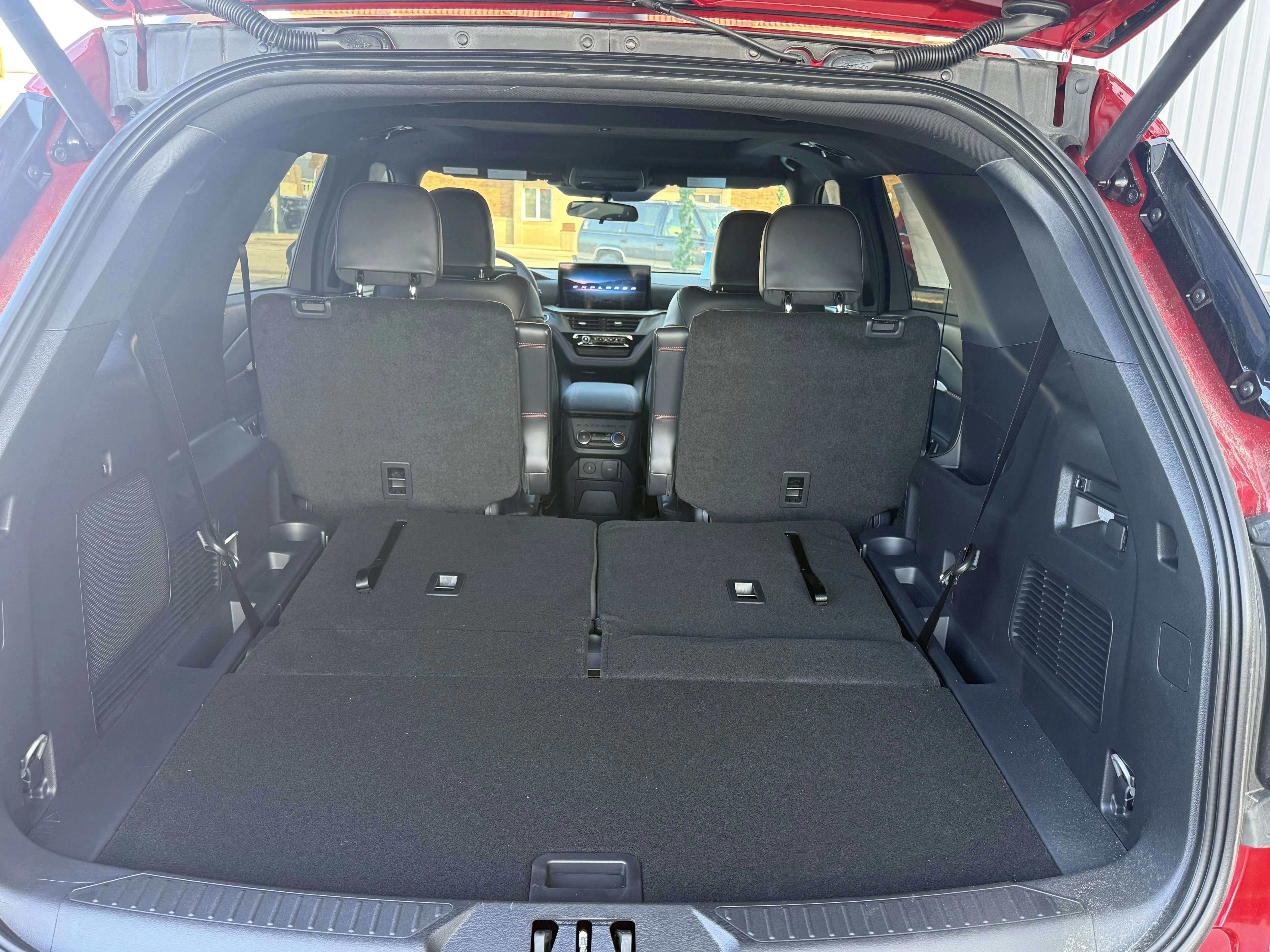 2026 Ford Explorer ST-Line - Photo 17
