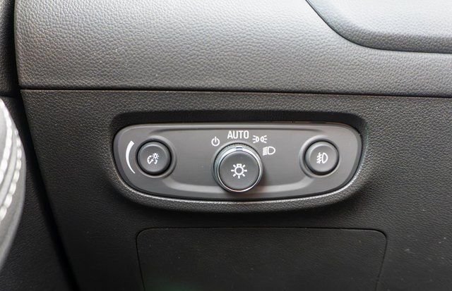 Used 2023 Summit White Buick Preferred image 35