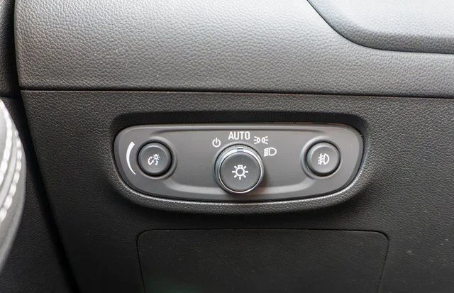 Used 2023 White Buick Preferred image 35