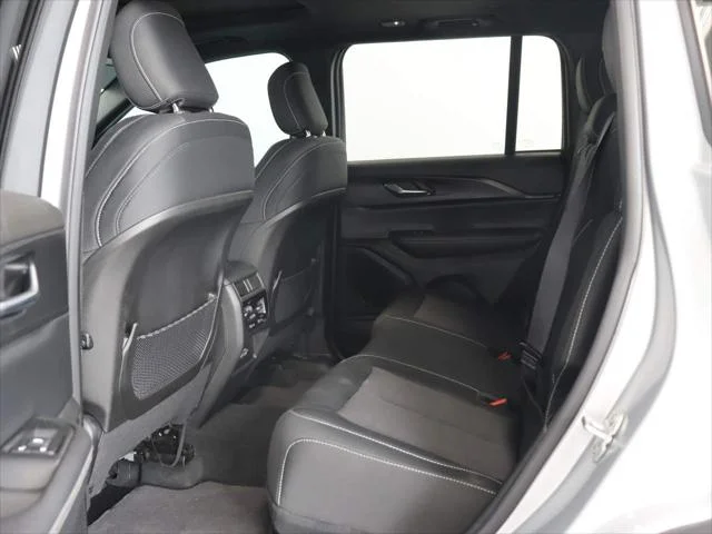 2025 Jeep Grand Cherokee Laredo - Photo 17