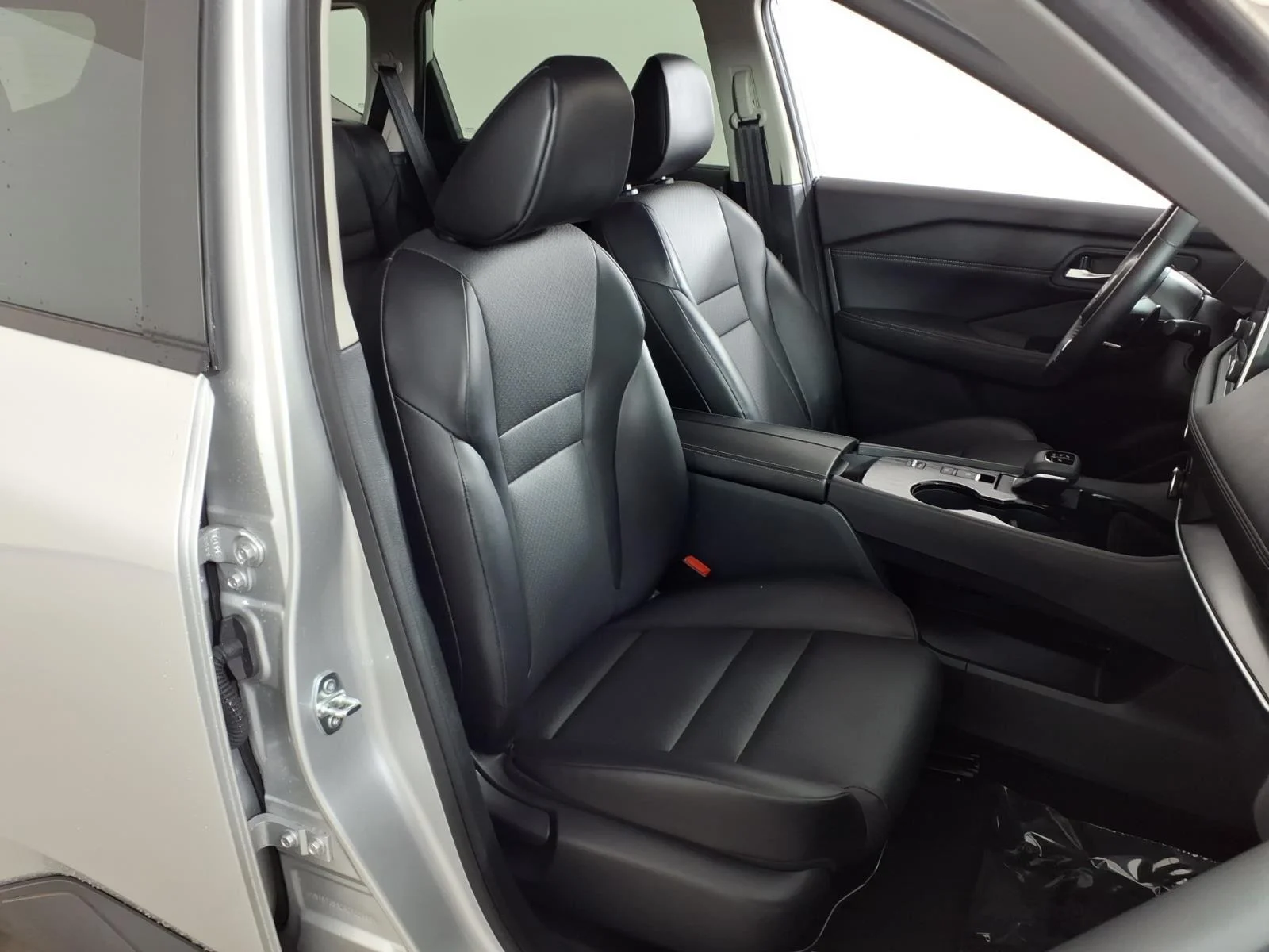 Used 2024 Brilliant Silver Metallic Nissan SV image 27
