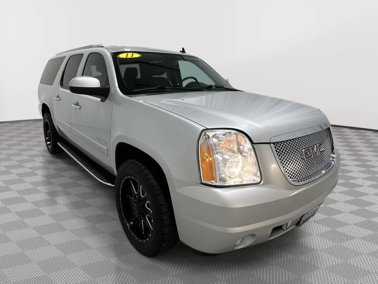 Used 2011 PURE SILVER METALLIC GMC Denali image 7
