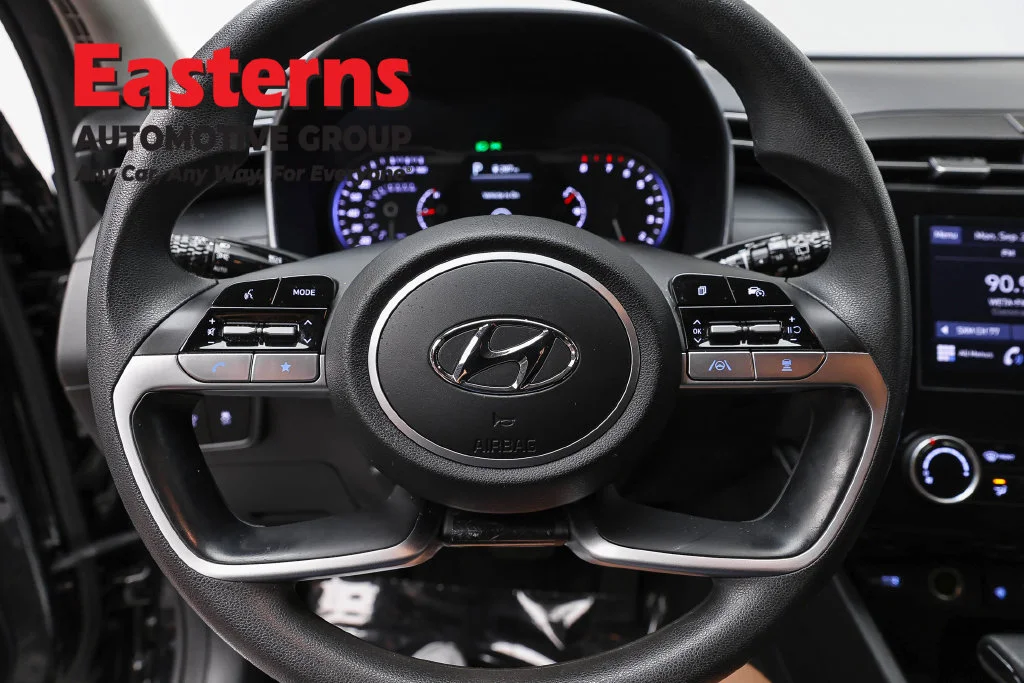 Used 2023 Black Hyundai SEL image 10