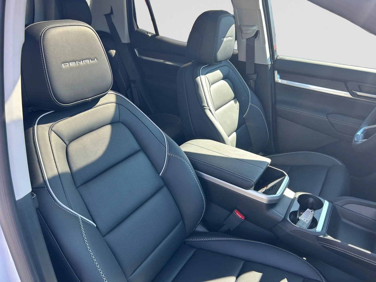 New 2027 Glacier White Tricoat GMC AWD Denali image 12