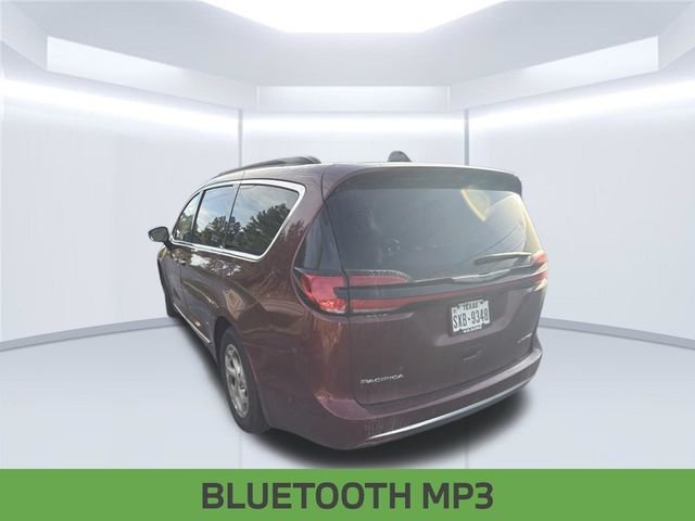 Used 2023 Red Chrysler Limited image 3