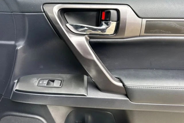 Used 2022  Lexus 460 image 21