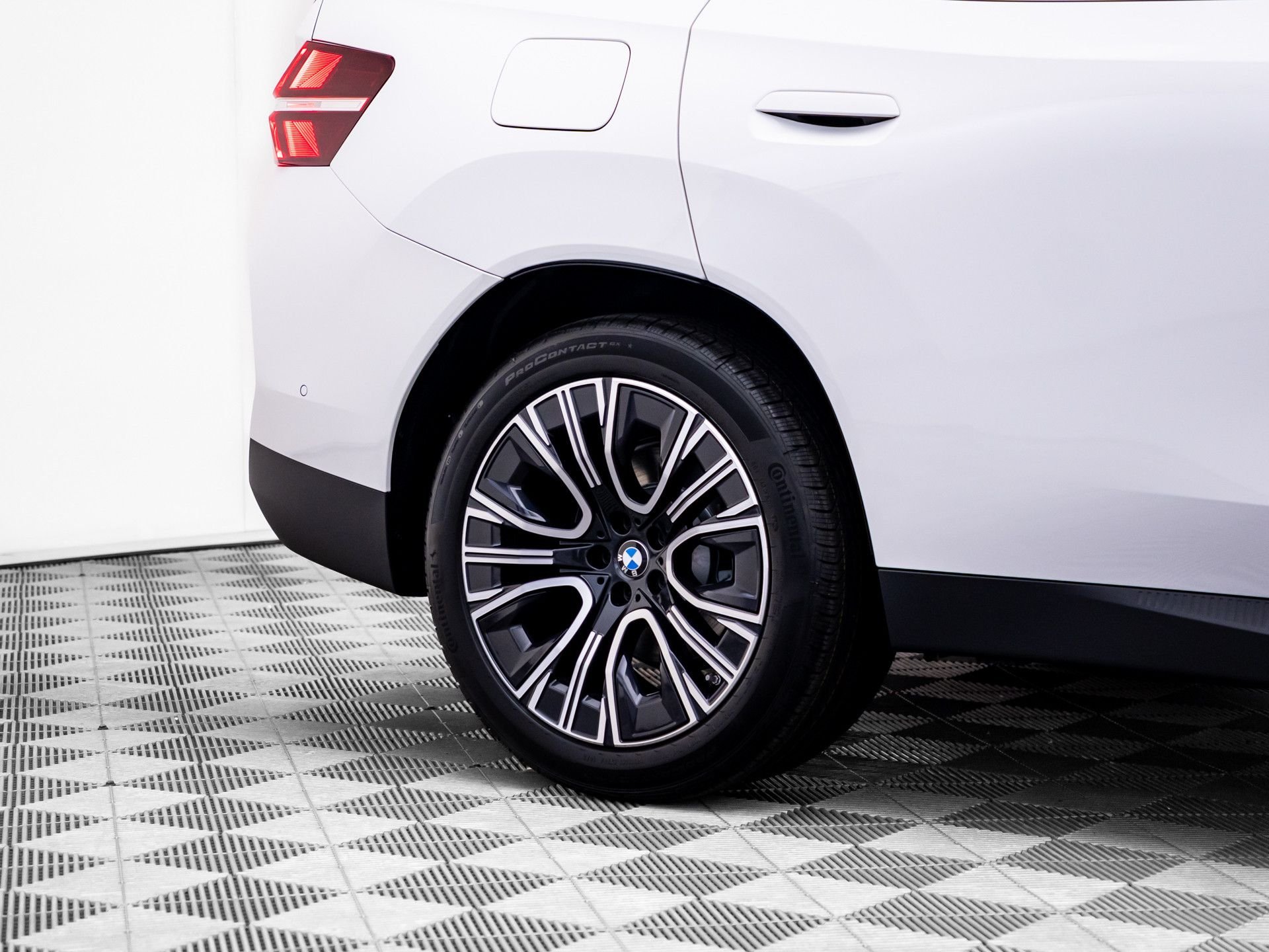New 2026 Alpine White BMW 30 xDrive image 35