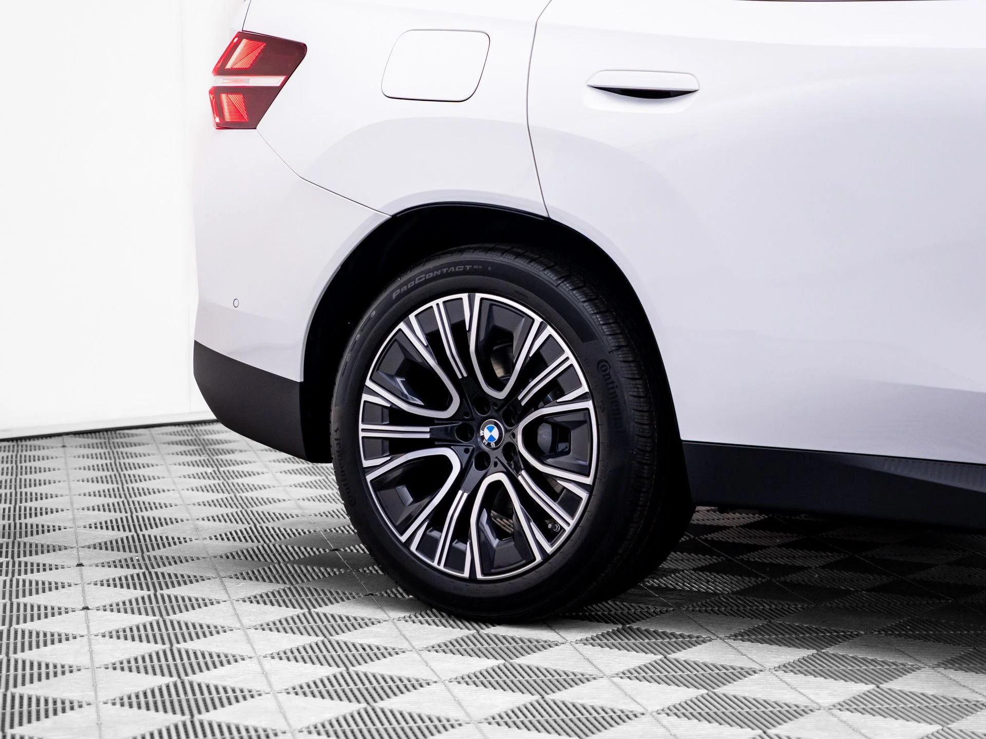 New 2026 White BMW 30 xDrive image 35