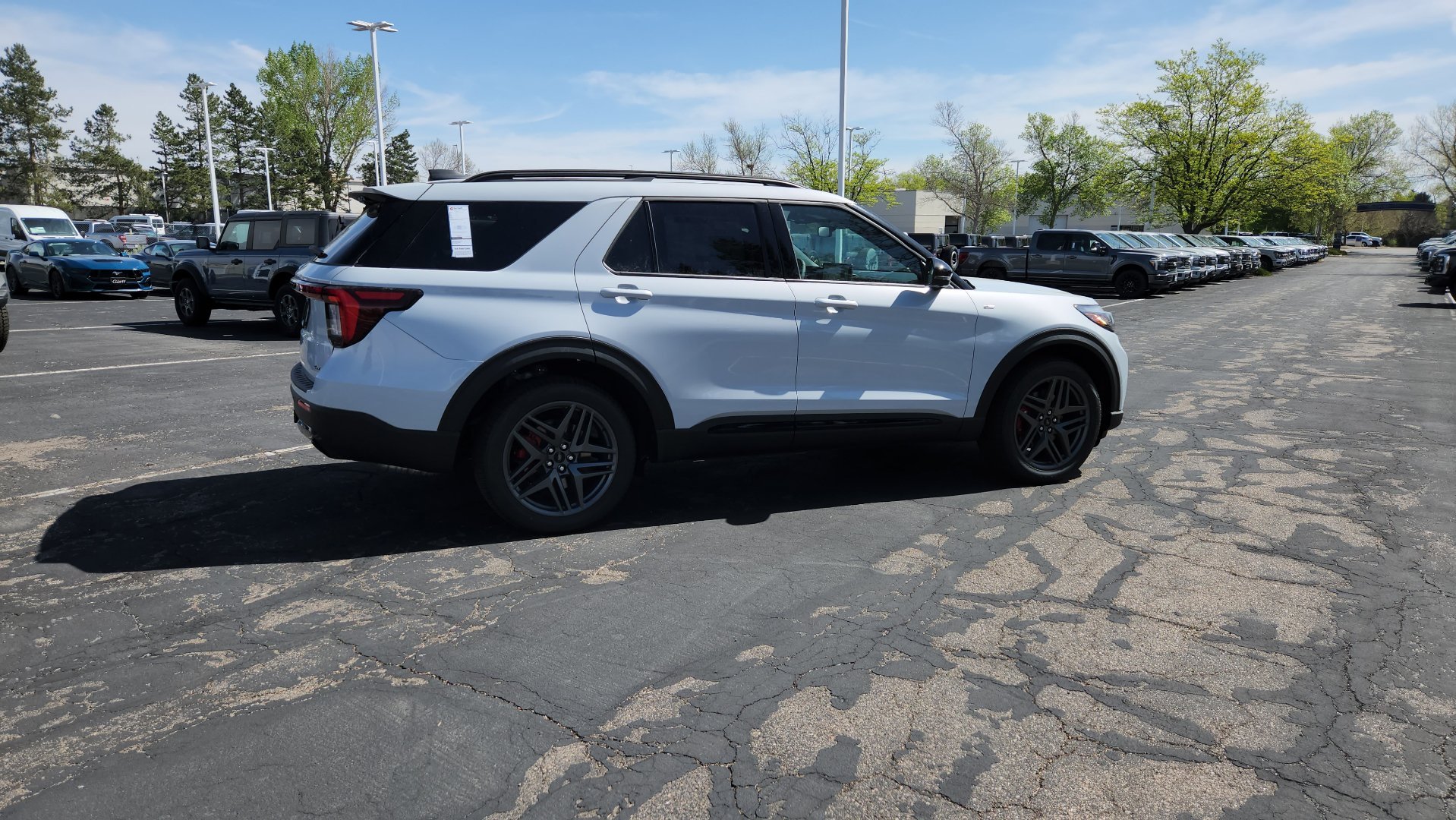 2026 Ford Explorer ST-Line - Photo 14