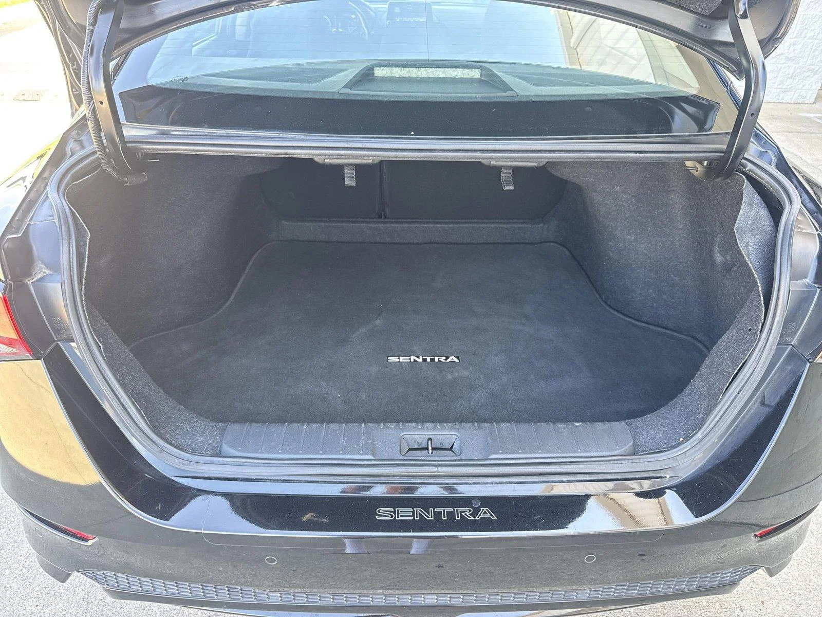 Used 2022 Super Black Nissan SR image 23