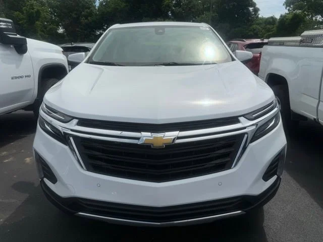 Used 2024 Summit White Chevrolet LT image 2