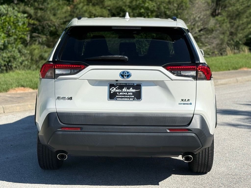 Used 2021 White Toyota XLE Premium image 10