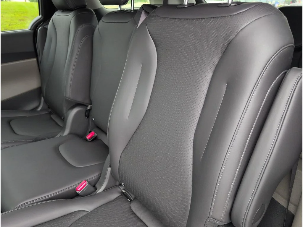New 2026 Ceramic Silver Kia EX image 32