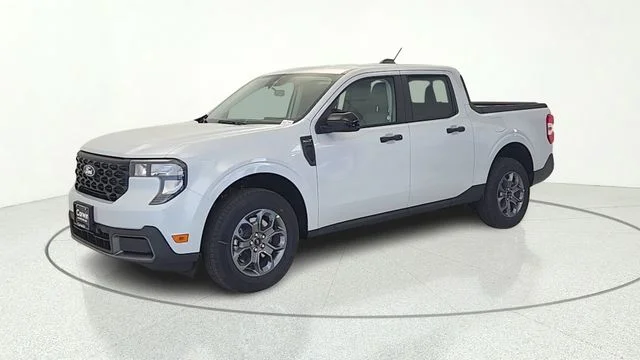 New 2026 Space White Metallic Ford XLT image 2