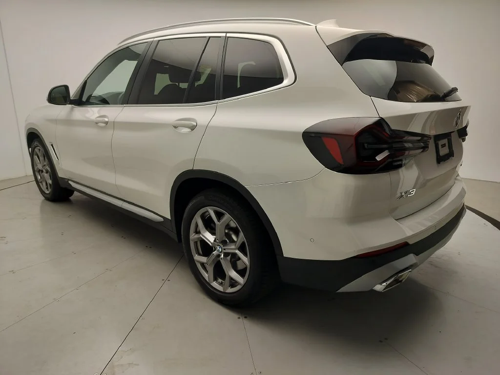 Used 2024 White BMW sDrive30i image 4