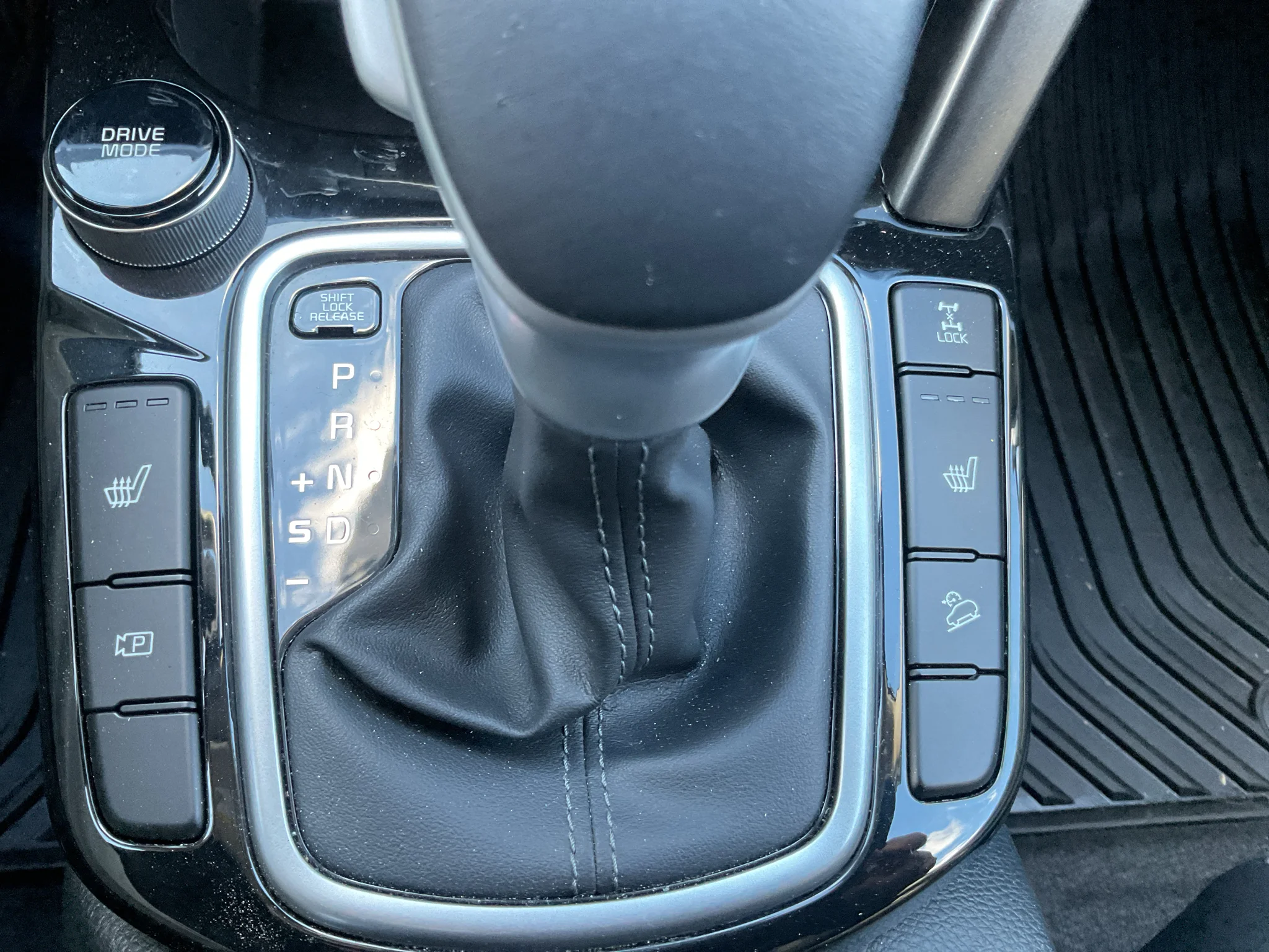 Certified Used 2025 Snow White Pearl Kia S image 26