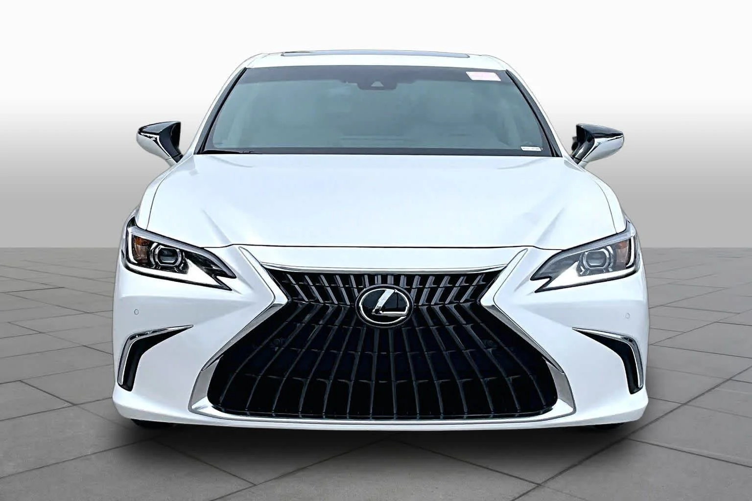 Used 2025 Eminent White Pearl Lexus  image 4