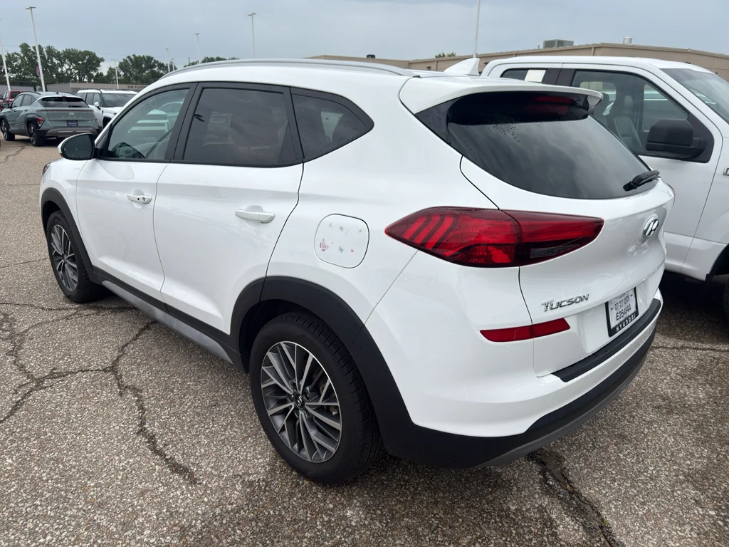 Used 2021 Winter White Hyundai SEL image 7