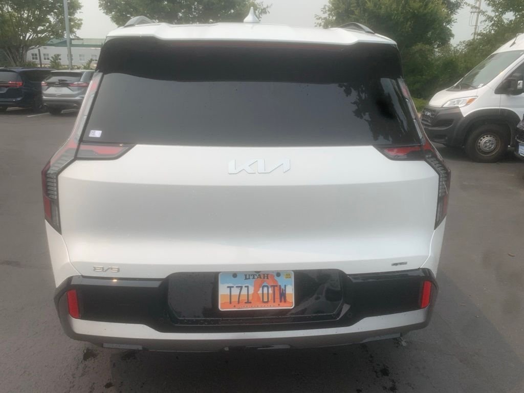 Used 2024 White Kia GT-Line image 3