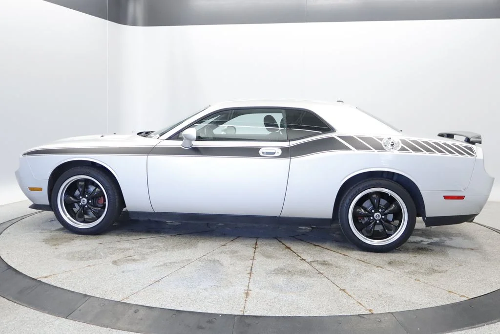 Used 2009 Dodge Challenger SE with VIN 2B3LJ44V79H559210 for sale in Coon Rapids, Minnesota