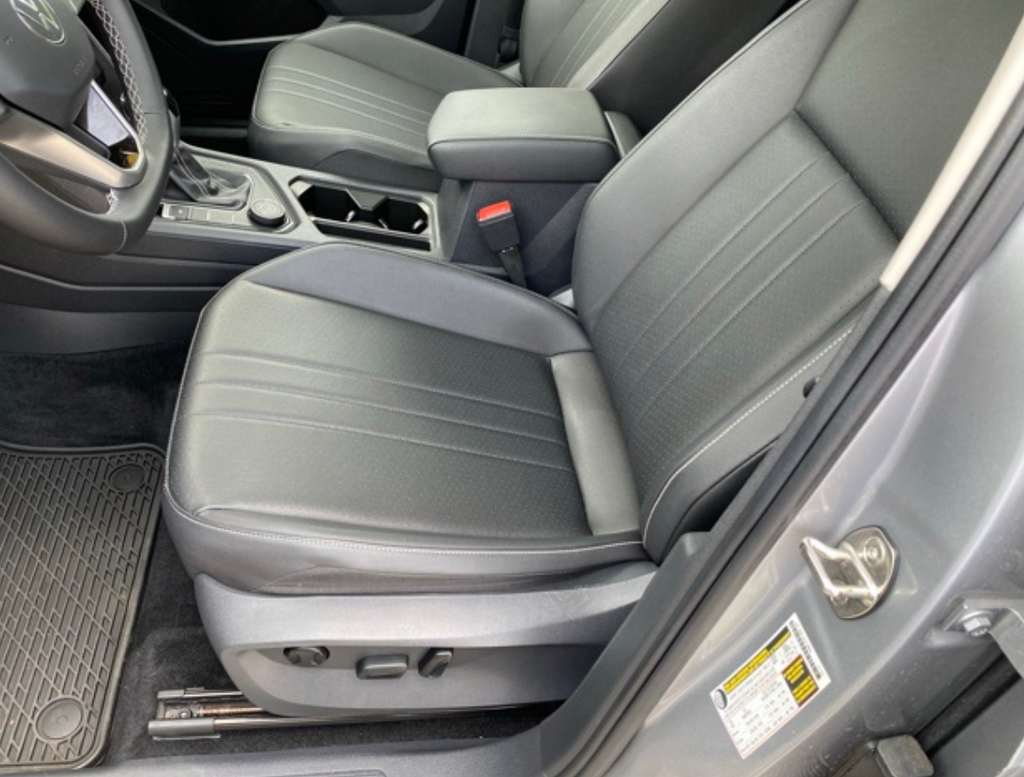 Used 2023 Silver Metallic Volkswagen 2.0T SE image 8