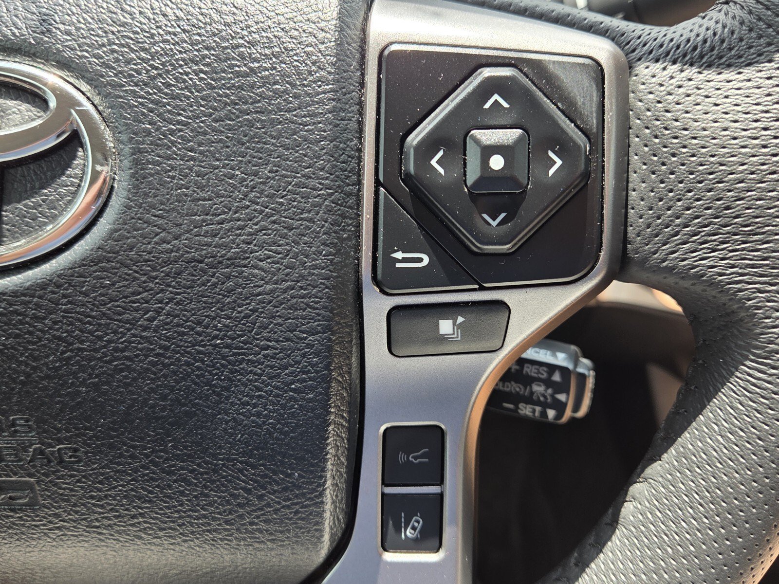 Used 2023 Ice Toyota SR5 image 23