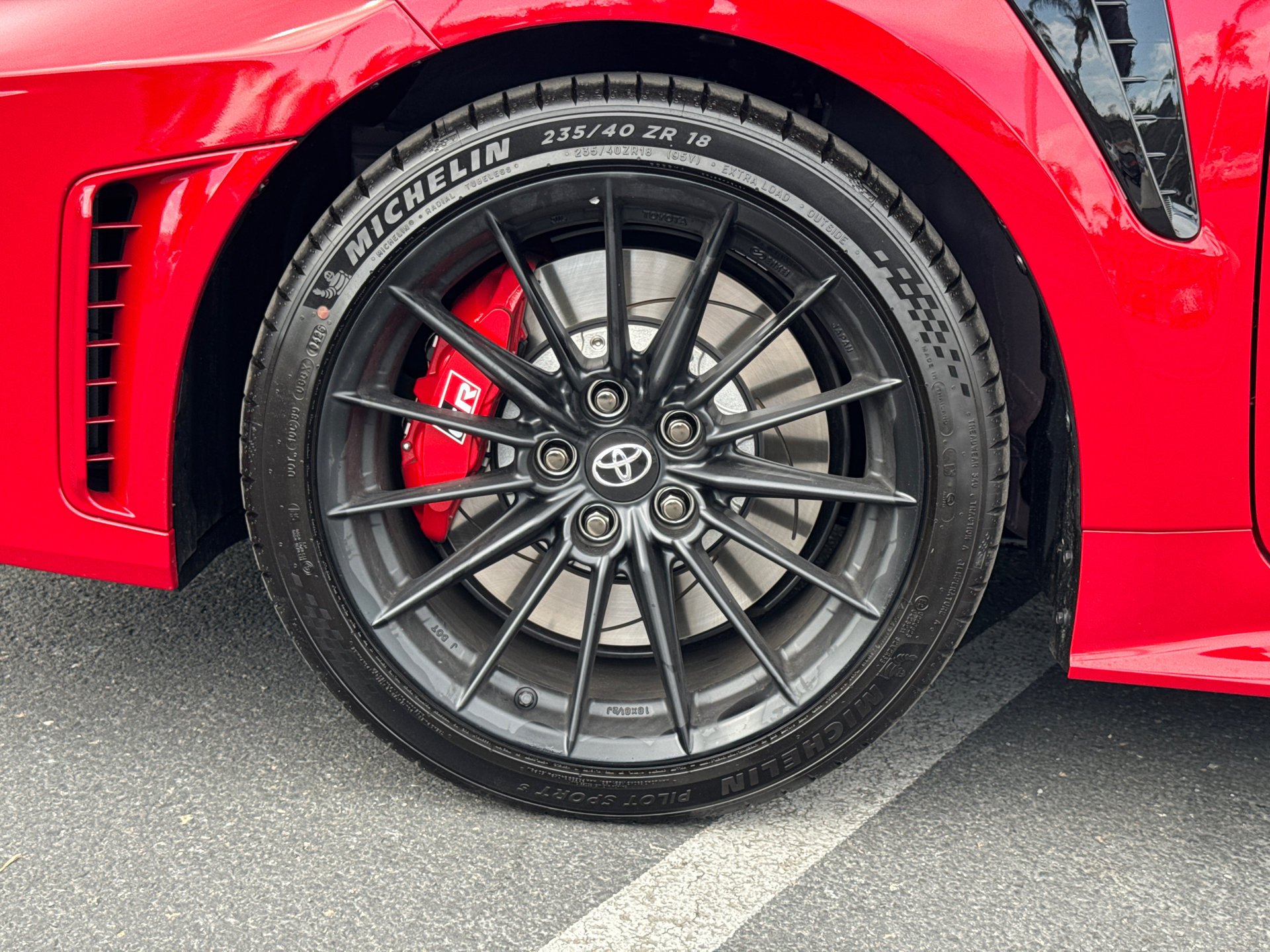 New 2026 Supersonic Red <sup>1</sup> Toyota  Premium Plus DAT image 6