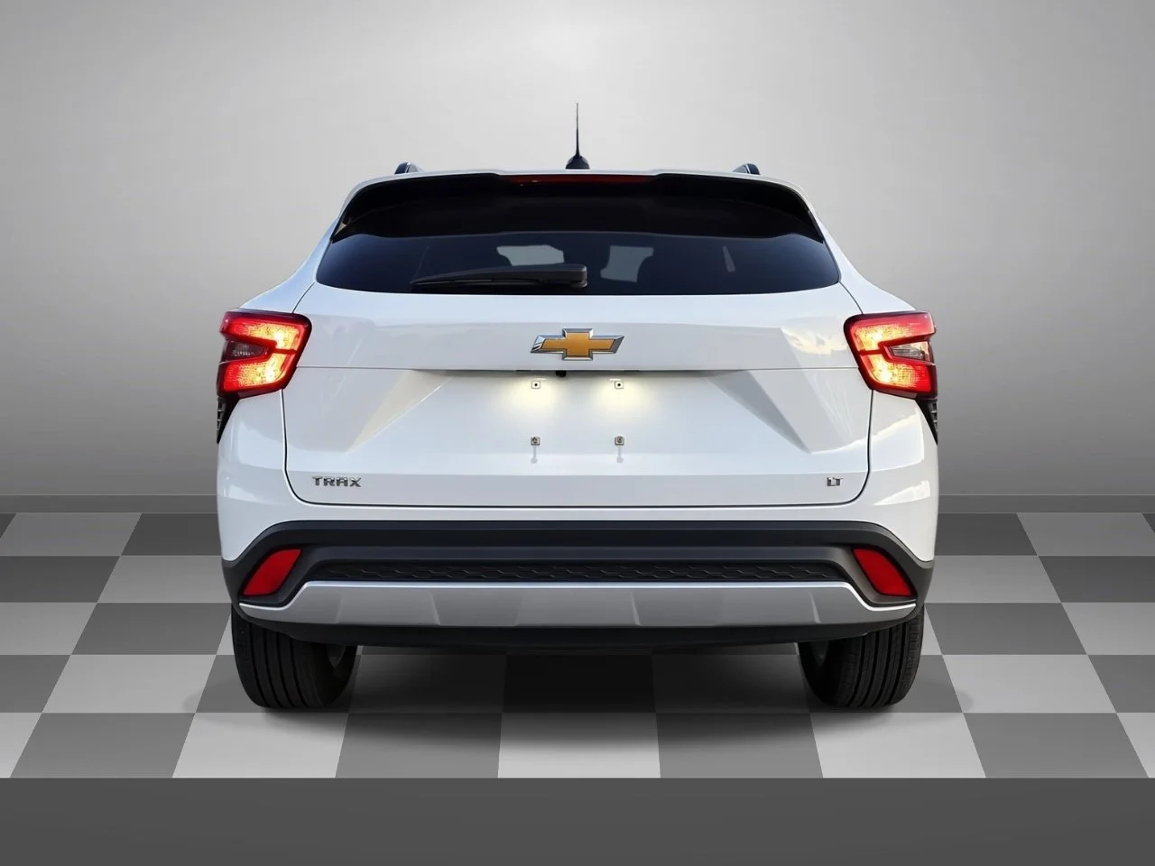Used 2024 Summit White Chevrolet LT image 4