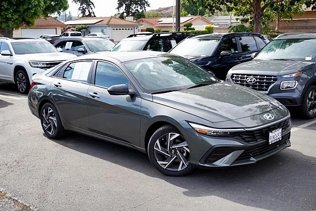 Used 2025 Gray Hyundai SEL Sport image 2
