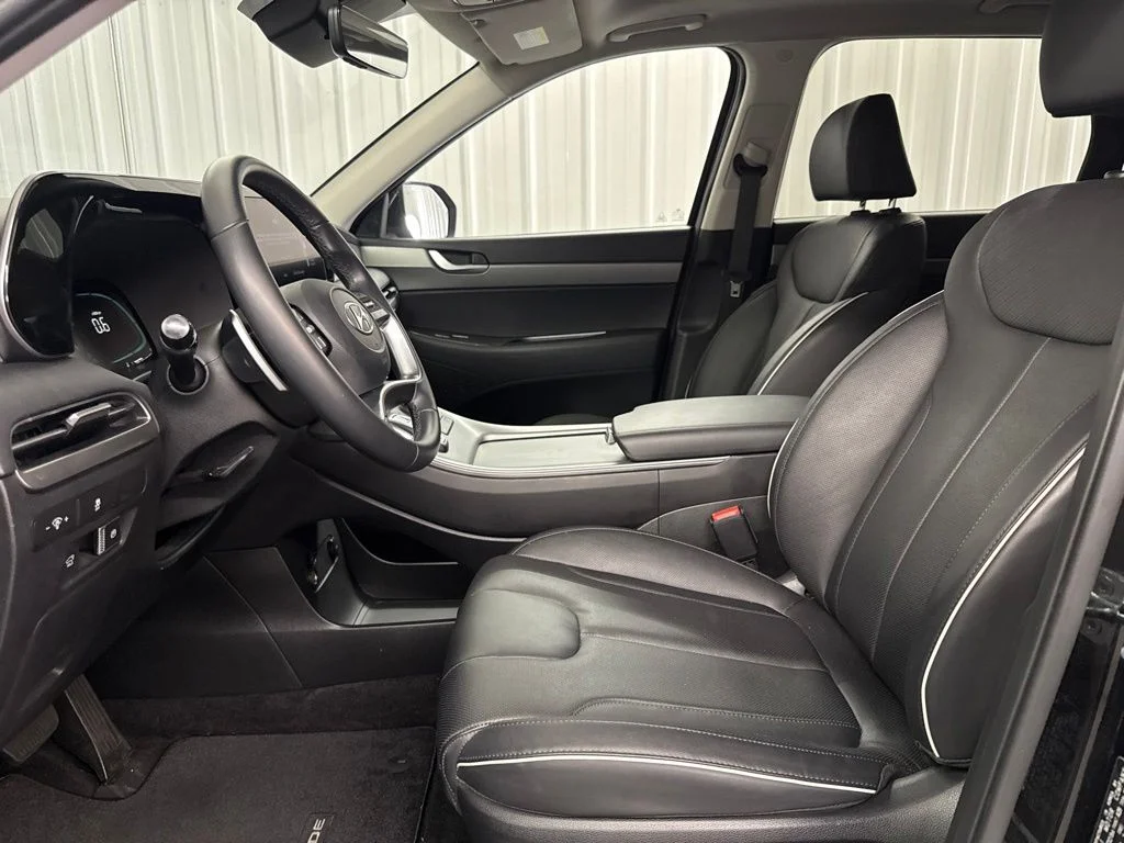 Used 2023 Abyss Black Hyundai XRT image 9