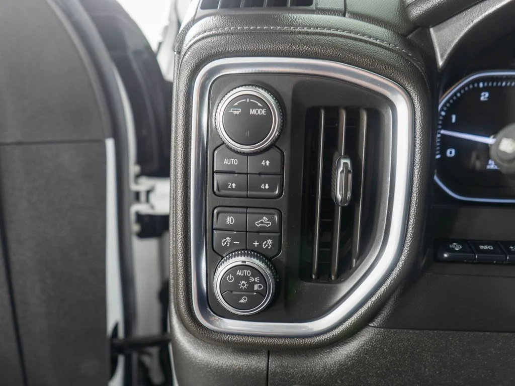 Used 2020 White GMC SLT image 24
