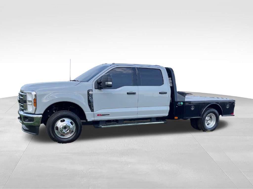 Used 2025 White Ford XL image 2