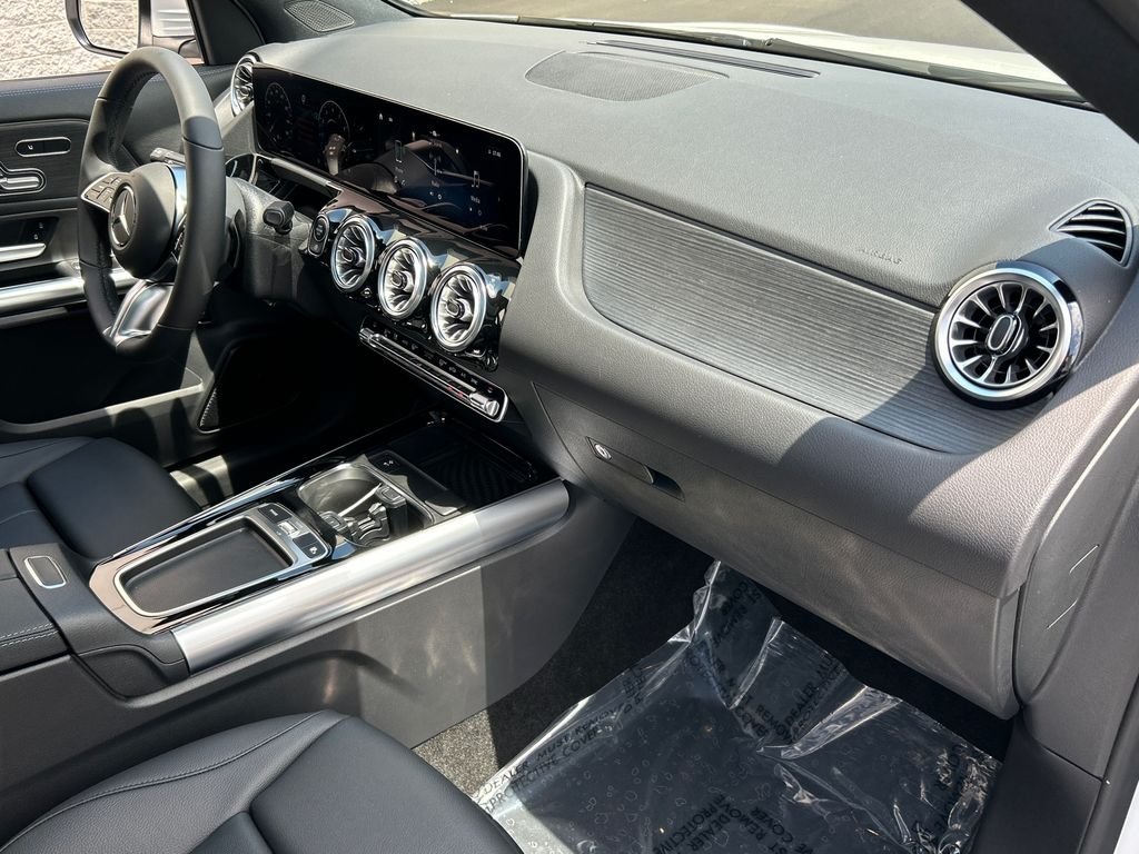 New 2026 Polar White Mercedes-Benz GLA250 image 28