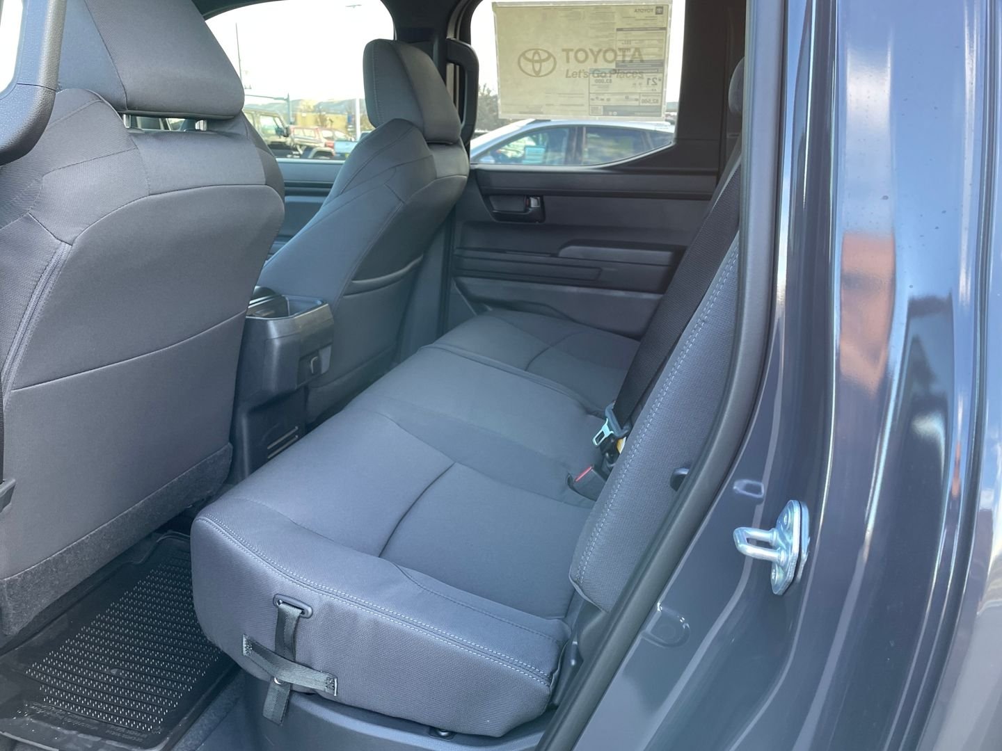 2025 Toyota Tacoma SR5 - Photo 13